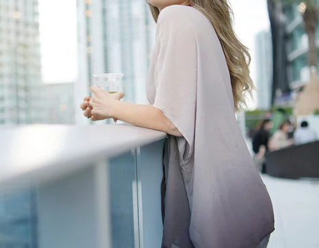 How to Create Outfits That Effortlessly Transition From Day to Night