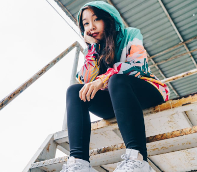12 Stylish Ways to Wear Sneakers with Confidence