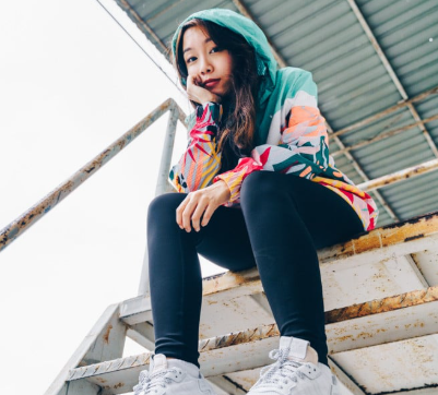 12 Stylish Ways to Wear Sneakers with Confidence