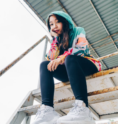 12 Stylish Ways to Wear Sneakers with Confidence