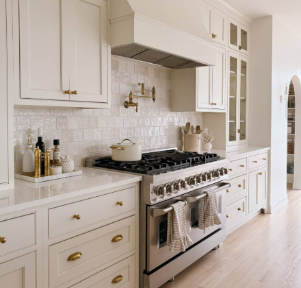 Timeless Kitchen Design: Merging Classic Elegance with Modern Flair