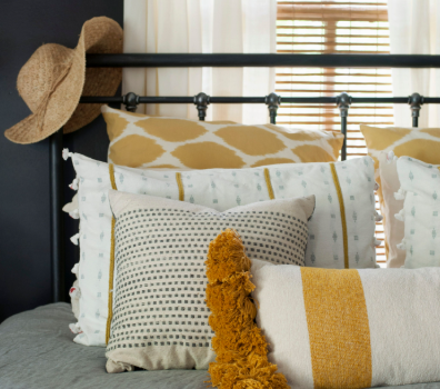 How to Choose the Perfect Pillows for Your Room Makeover