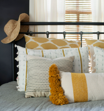 How to Choose the Perfect Pillows for Your Room Makeover