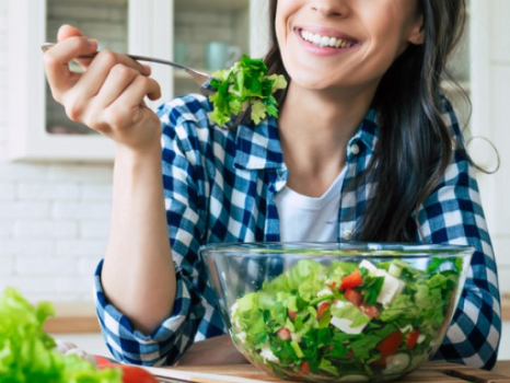 PCOS Diet: The Essential Guide to Managing Symptoms and Improving Health